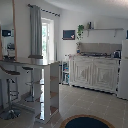 Cabanon Independant En Provence